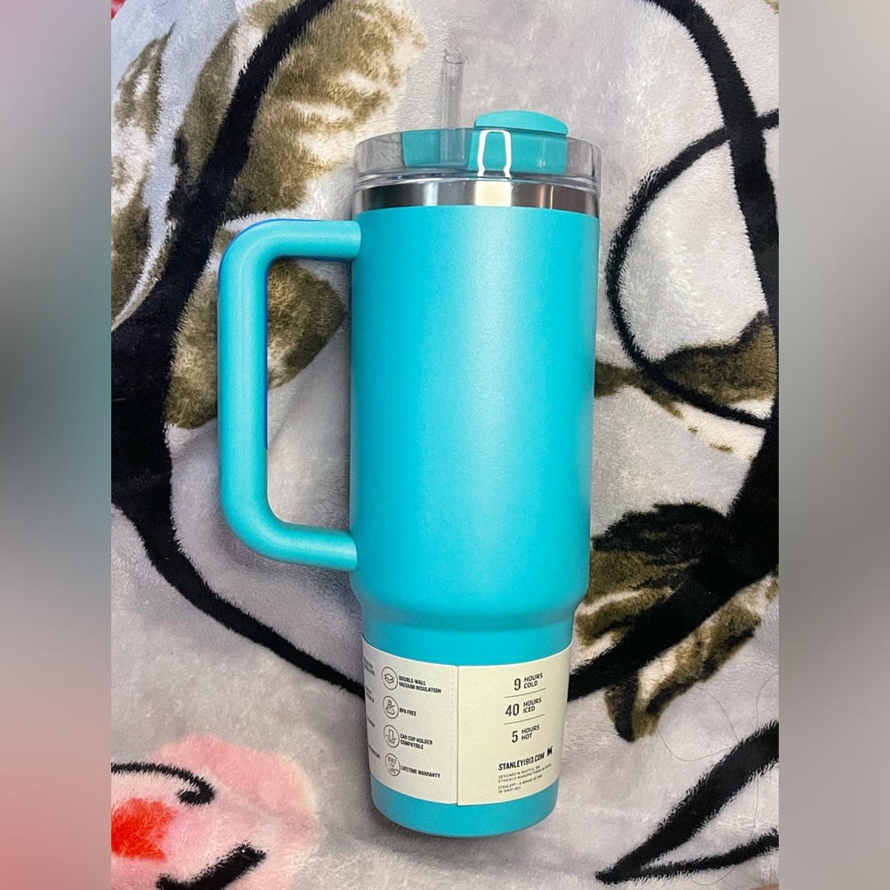 Stanley 30oz stainless steel H2.0 Flowstate Quencher Tumbler Aquamarine